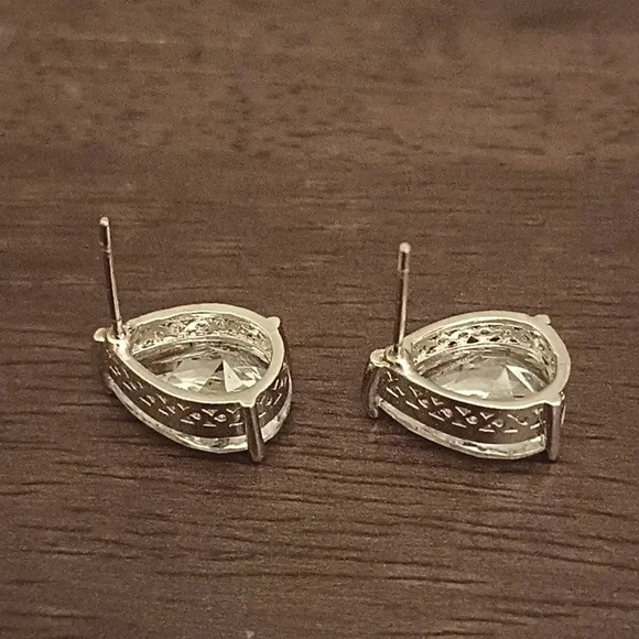 Elegant Silver Tone Cubic Zirconia Teardrop Earrings - Picture 5 of 8